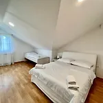 Hop House Garni 3*