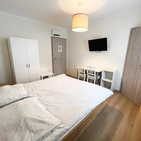 Hop House Garni Hotel 3*