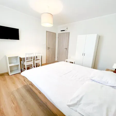 Hotel Hop House Garni 3*