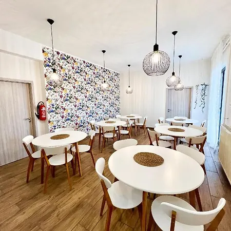 Hop House Garni Hotel 3*