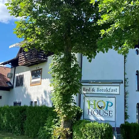 Hop House Garni ポストイナ