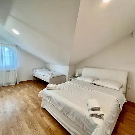 Hop House Garni 3*