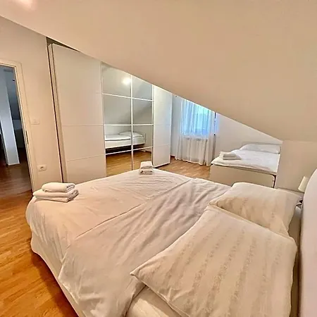 Hop House Garni Hotel 3*