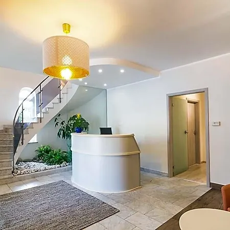 Hop House Garni Hotel 3*
