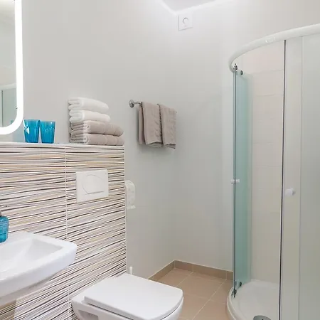 Hop House Garni Hotel 3*
