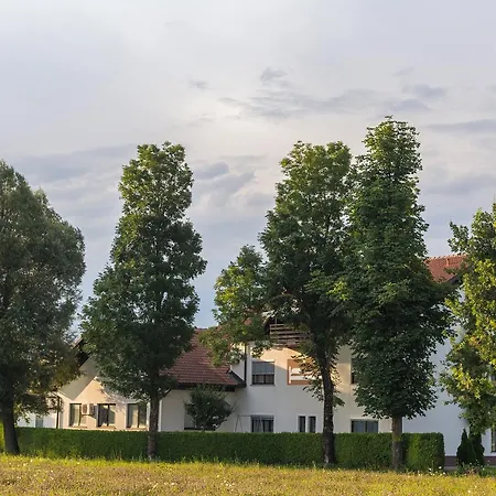 Ξενοδοχείο Hop House Garni 3*