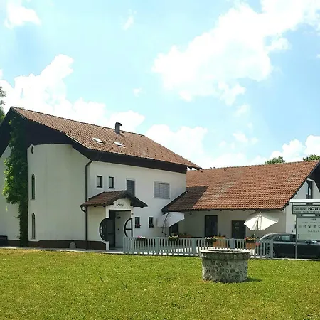 Hop House Garni 3*