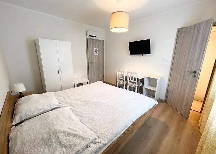 Hop House Garni Hotel 3*