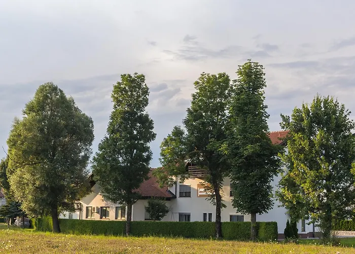 Ξενοδοχείο Hop House Garni 3*